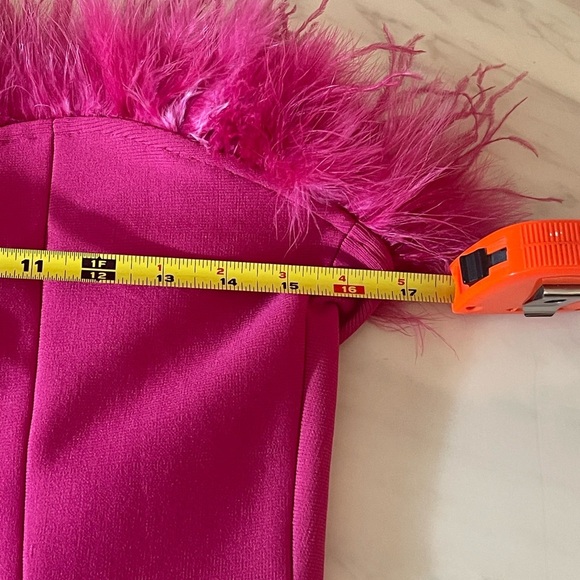 Velvi Sochi Mini Hot Pink Feather Trim Strapless Bodycon Dress Size M - Picture 5 of 10